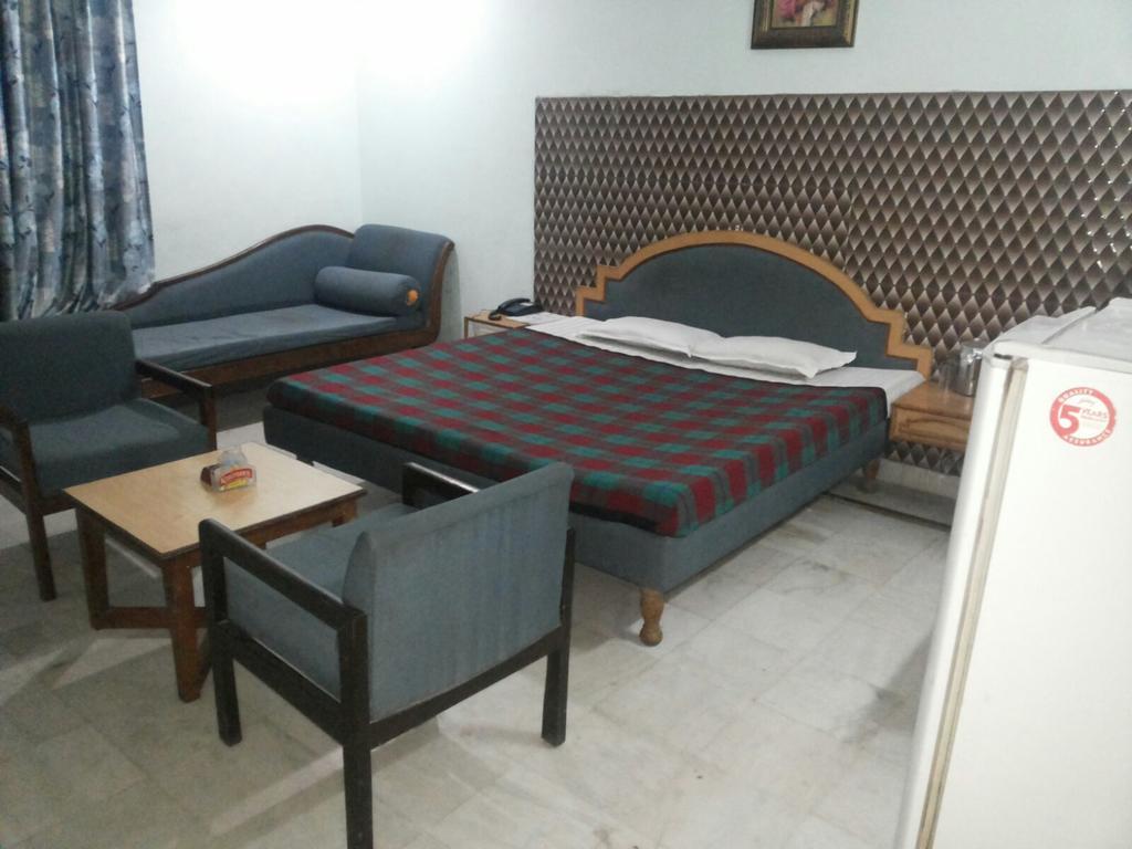 Hotel Saurab Dehradun Exterior foto